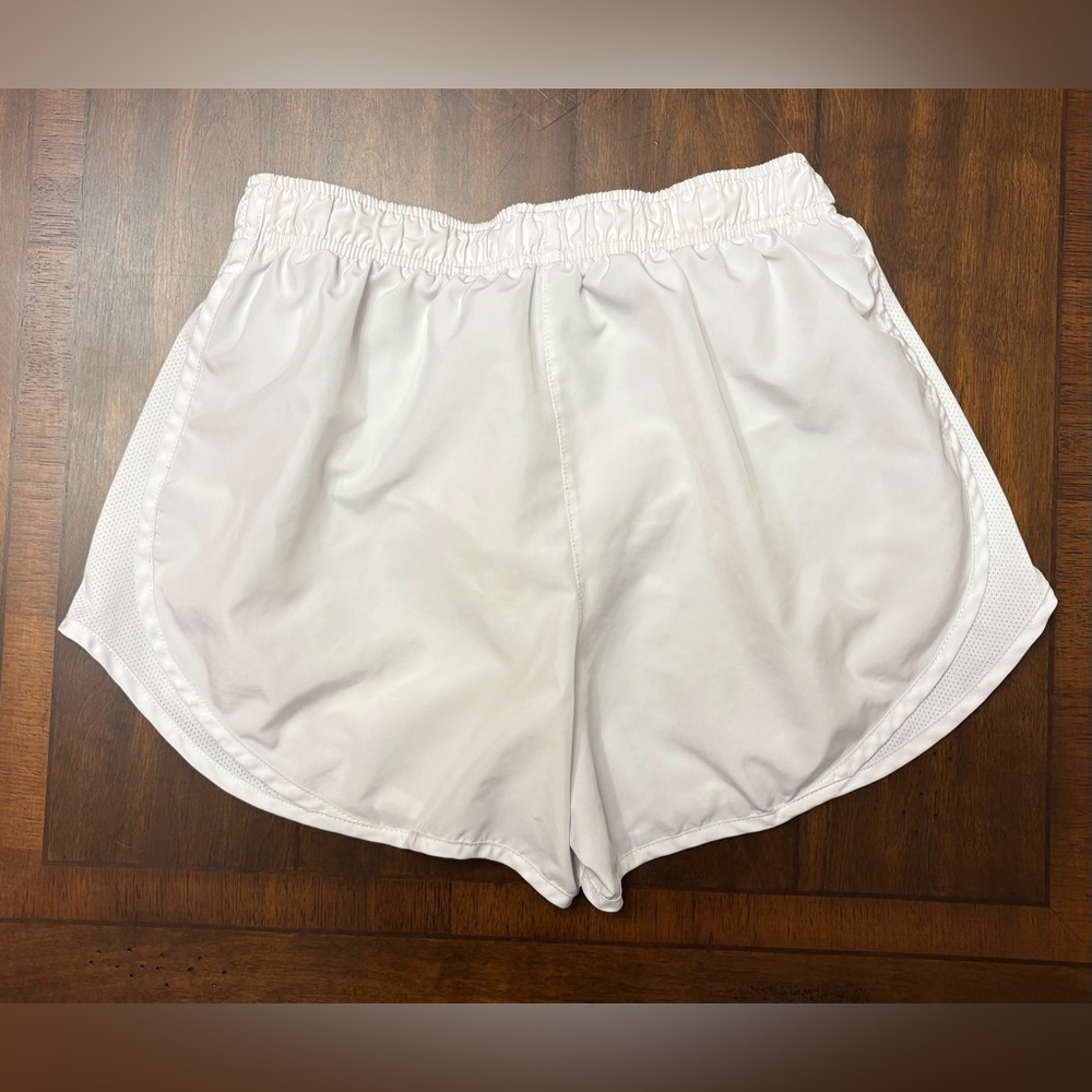 Nike Women's White Athletic‎ Shorts - Picture 2 of 4